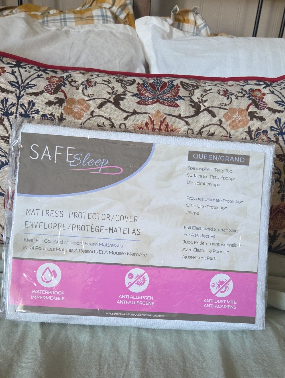 *** BRAND NEW***Queen Mattress Protector Cover - White